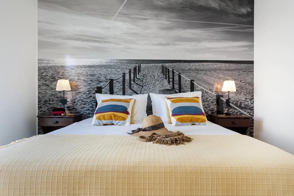Beachouse - Surf, Bed & Breakfast Ericeira Værelse billede