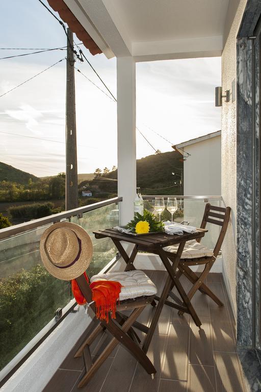 Beachouse - Surf, Bed & Breakfast Ericeira Værelse billede